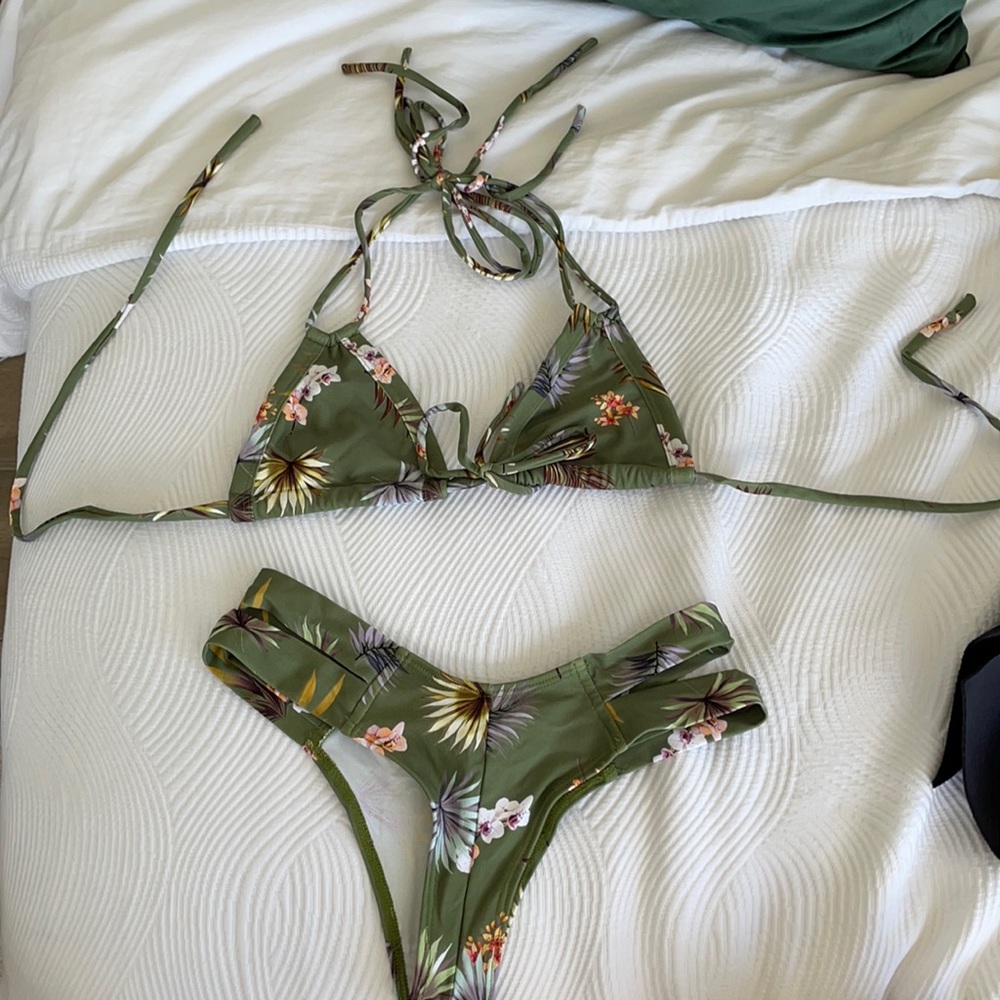 Monte bikini set size medium